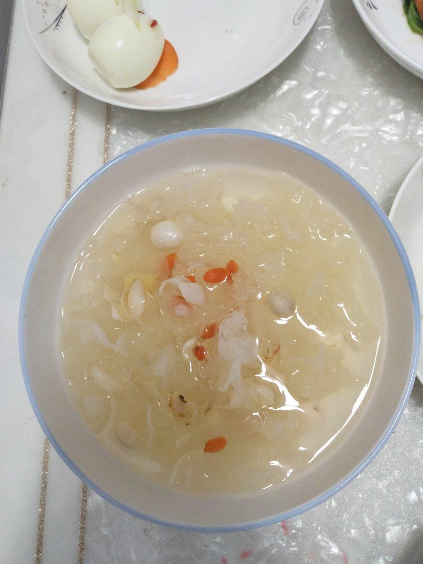 手机用户9943_0tjn做的银耳百合莲子羹
