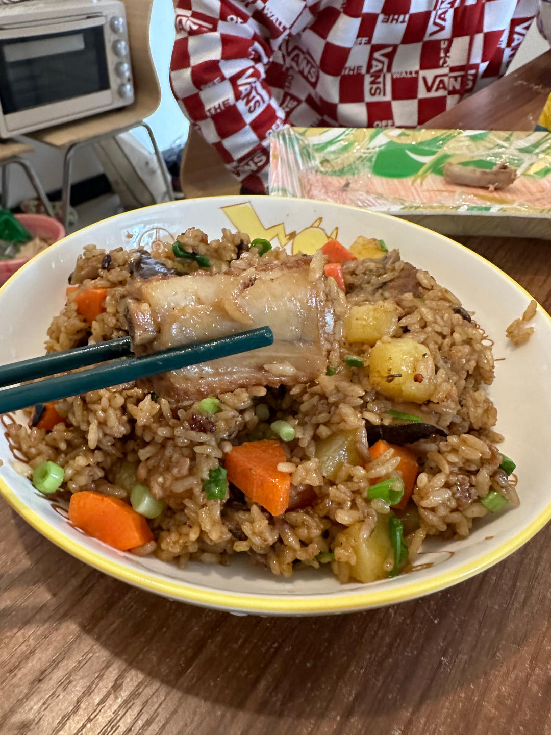 【排骨焖饭】