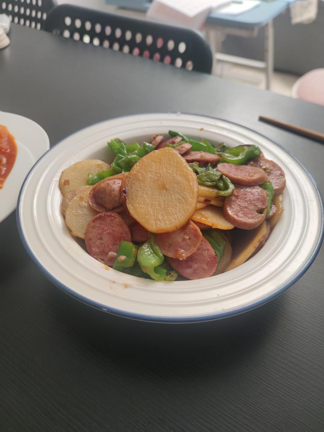 土豆片炒火腿肠