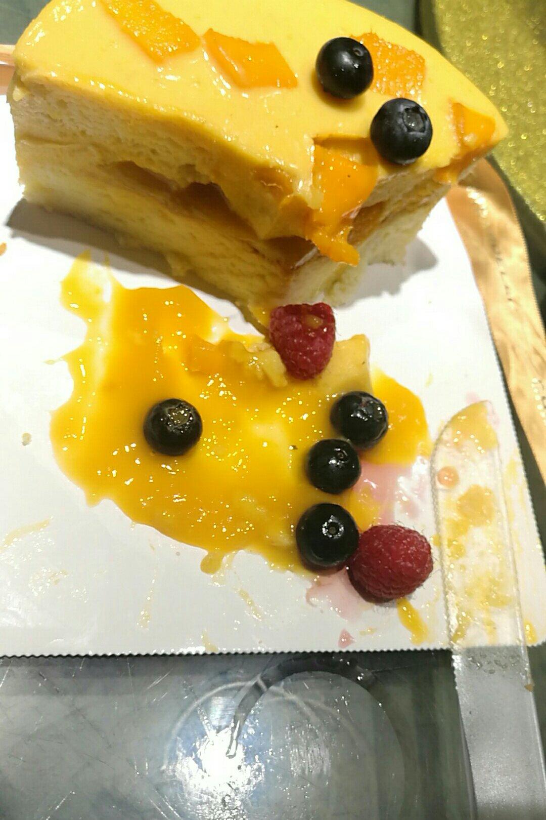 su--f-菲做的自创芒果流心酸奶蛋糕,不用鲜奶油.