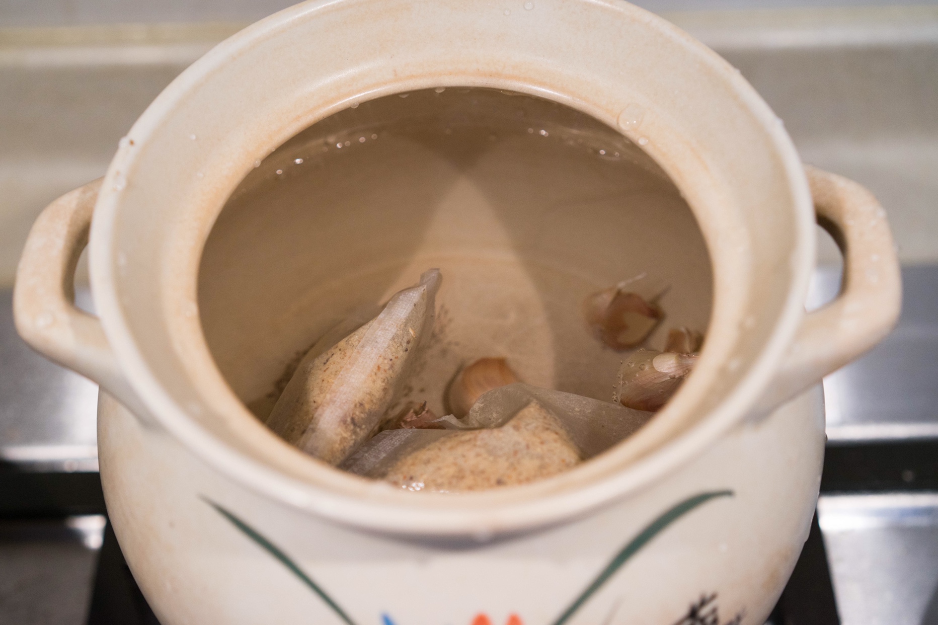 祛湿驱寒的南洋名菜肉骨茶——排骨的优秀做法的做法 步骤2