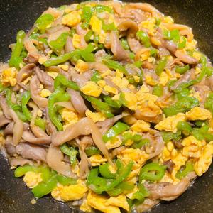 下饭菜❤️平菇尖椒炒鸡蛋的做法 步骤11