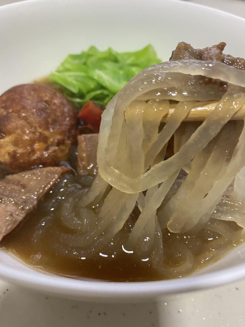 汤汁鲜香牛肉软糯鸡蛋外皮焦脆咬一口肉汁四溢的红薯粉