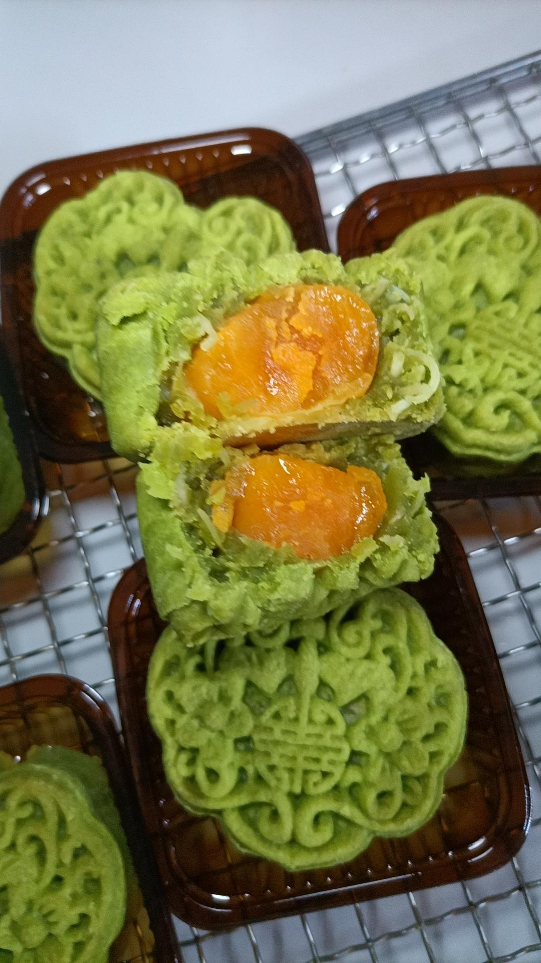 斑斓椰丝酥皮月饼