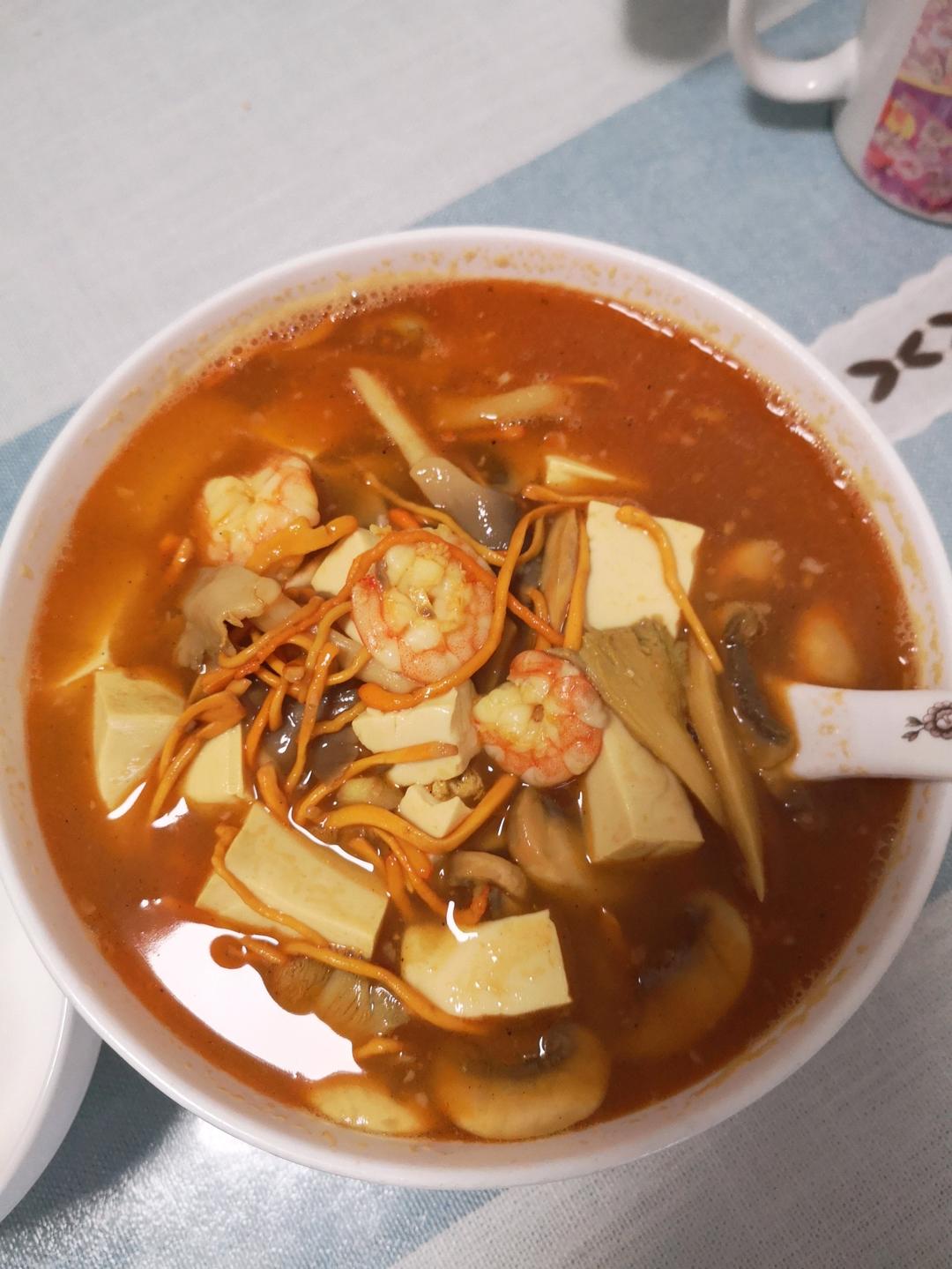 豆腐鲜虾菇菌汤