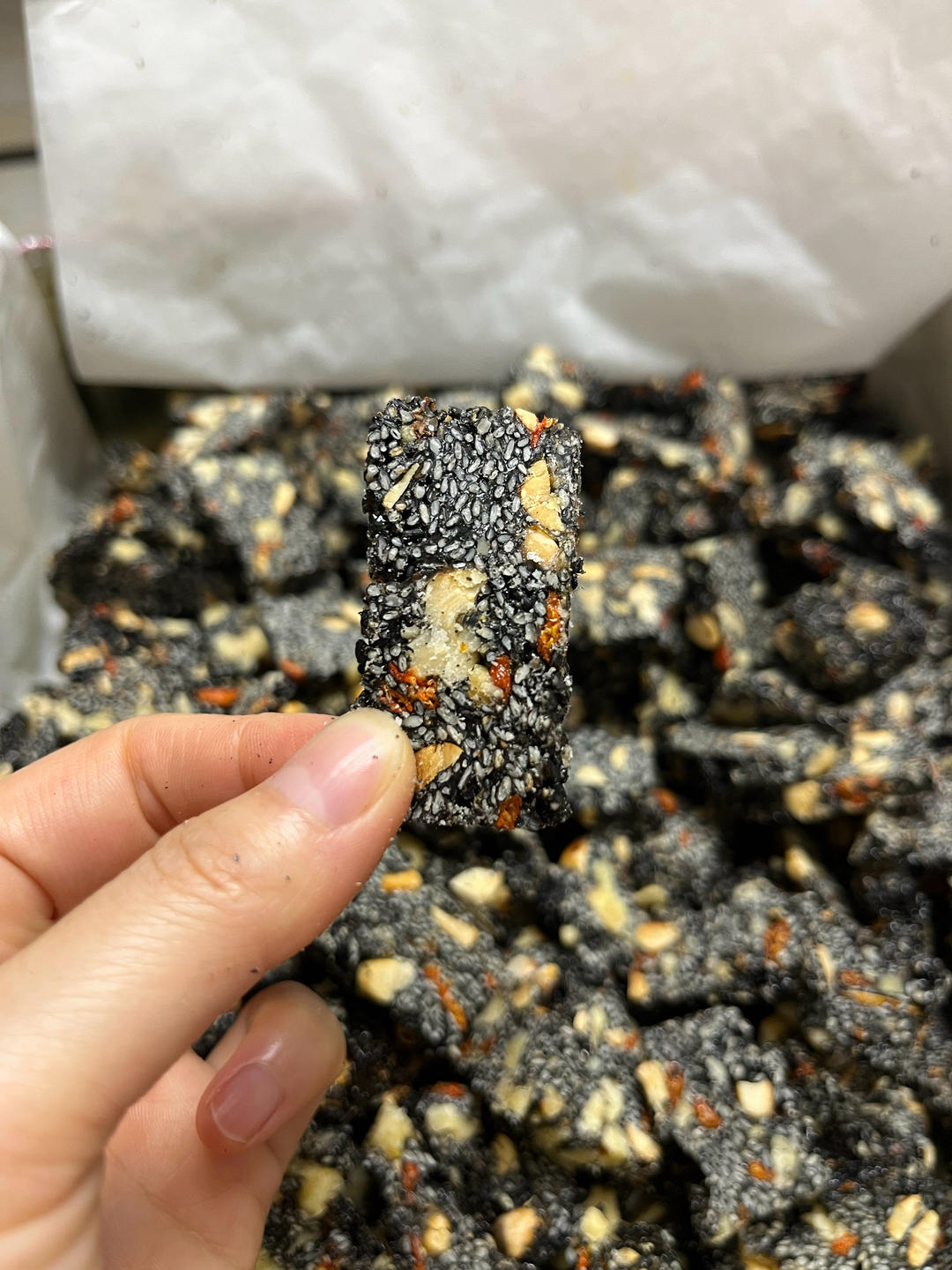 枸杞核桃花生黑芝麻片