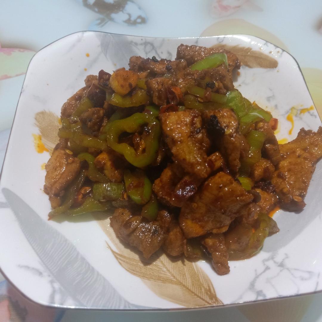 辣椒炒肉                                           （零基础快手菜）