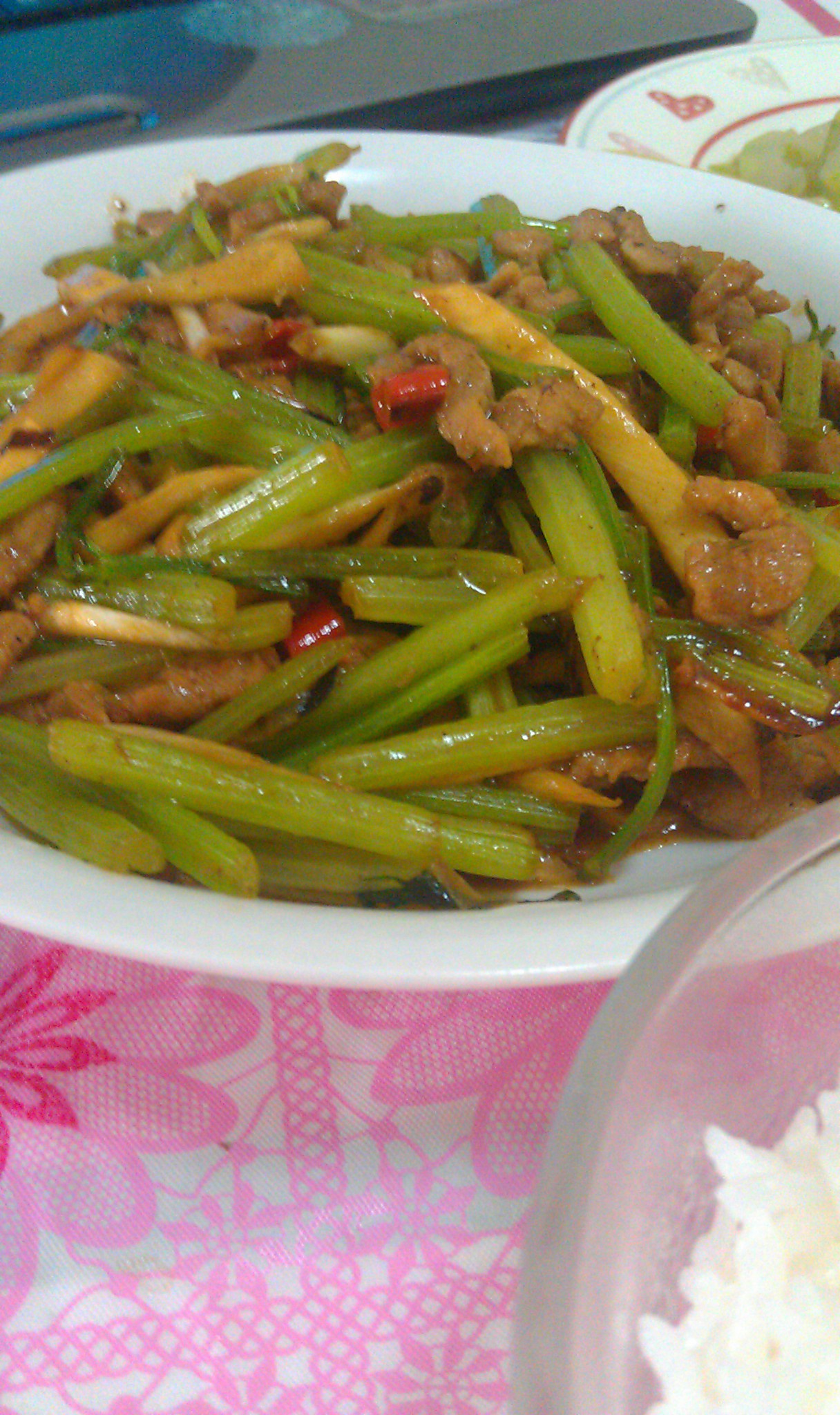 茭白芹菜炒肉丝