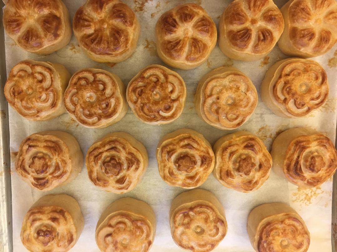 广式月饼—蛋黄莲蓉月饼