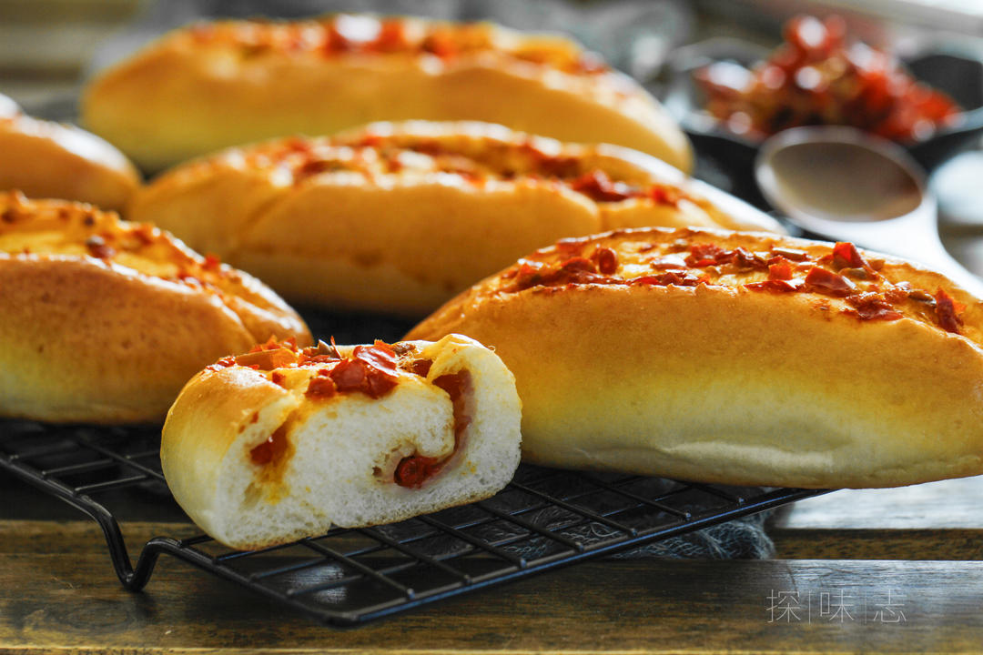 剁椒培根面包的做法