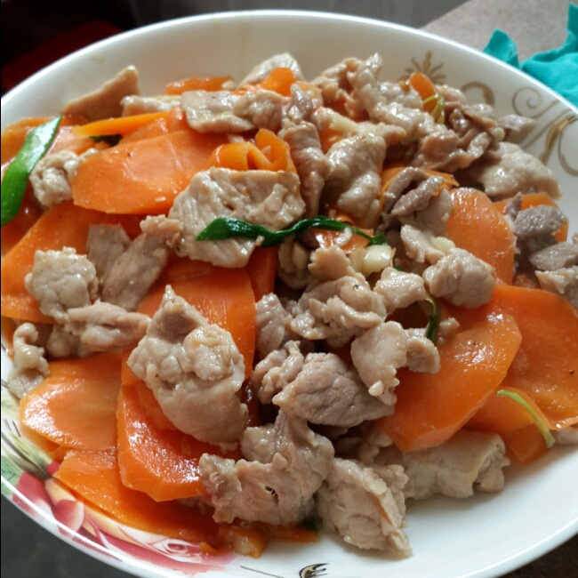 胡萝卜炒肉片