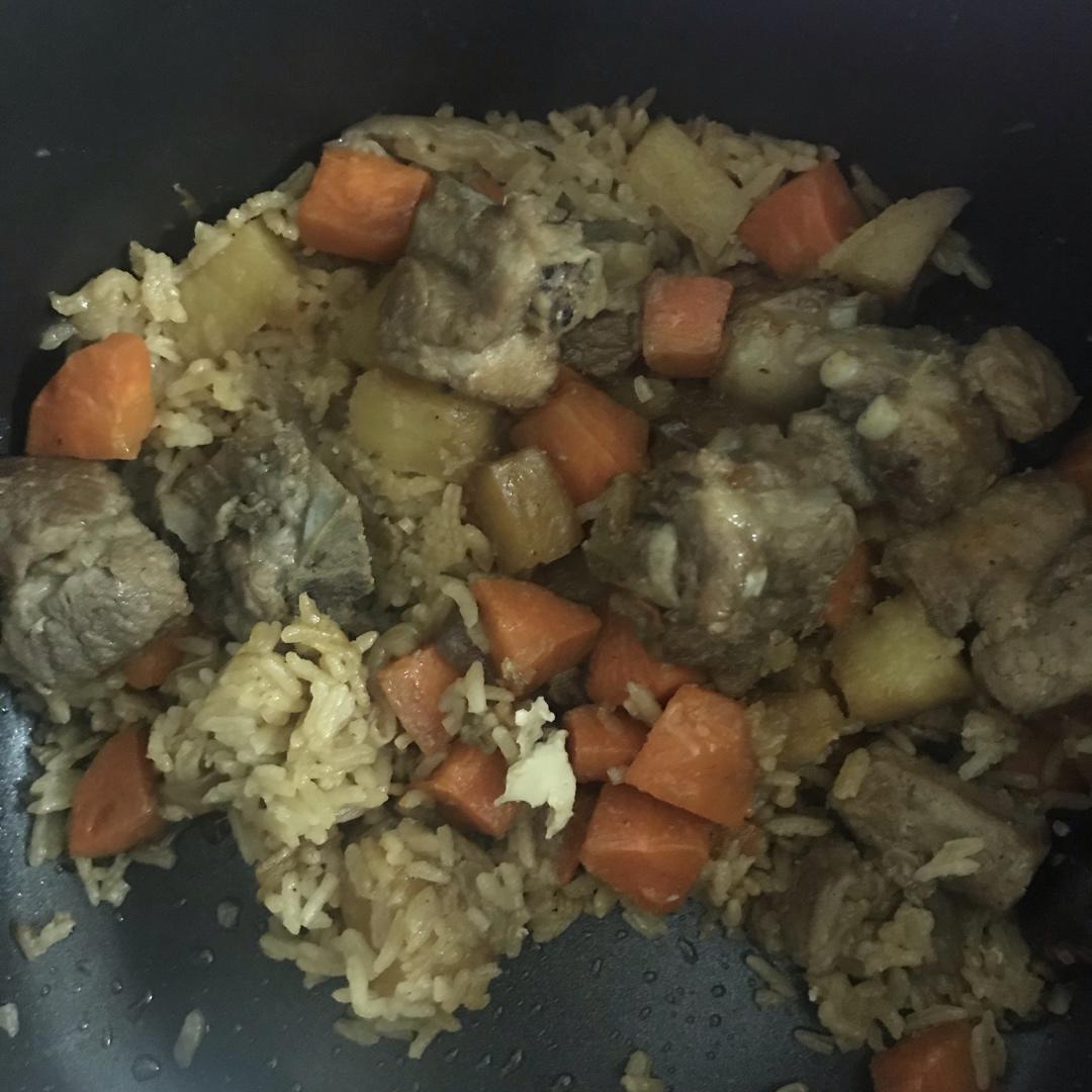 喷香羊肉焖饭