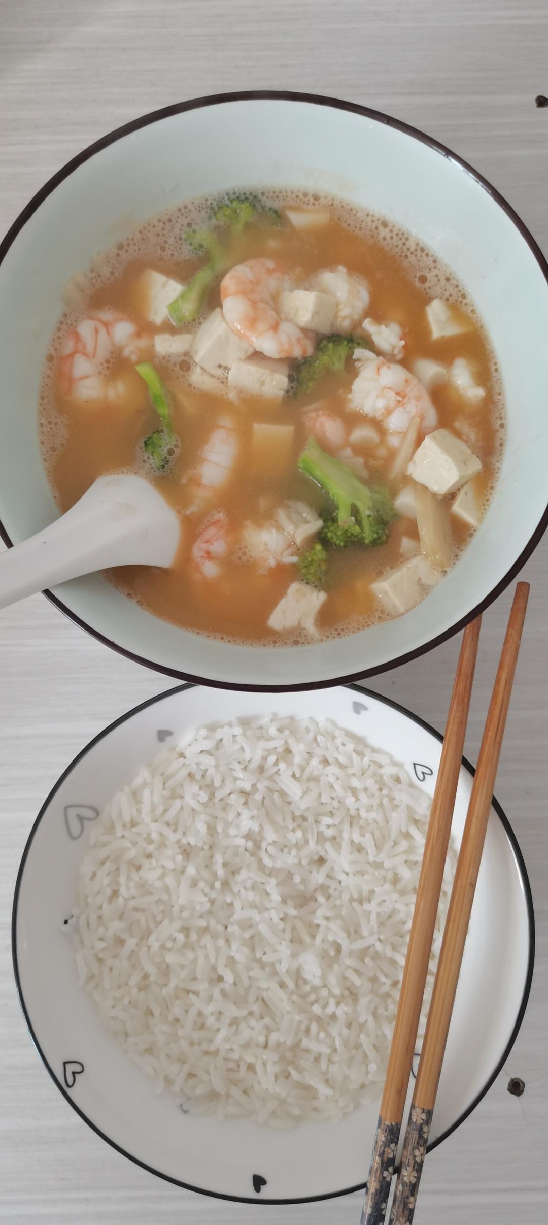 豆腐鲜虾菇菌汤