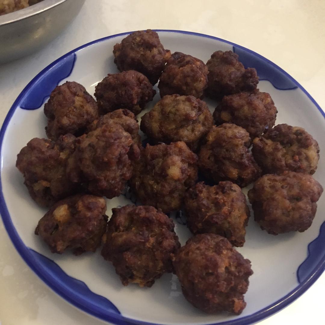酥炸肉丸子