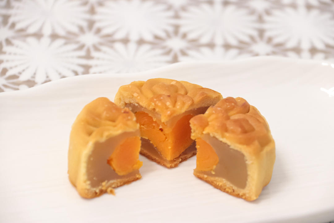 广式月饼—蛋黄莲蓉月饼