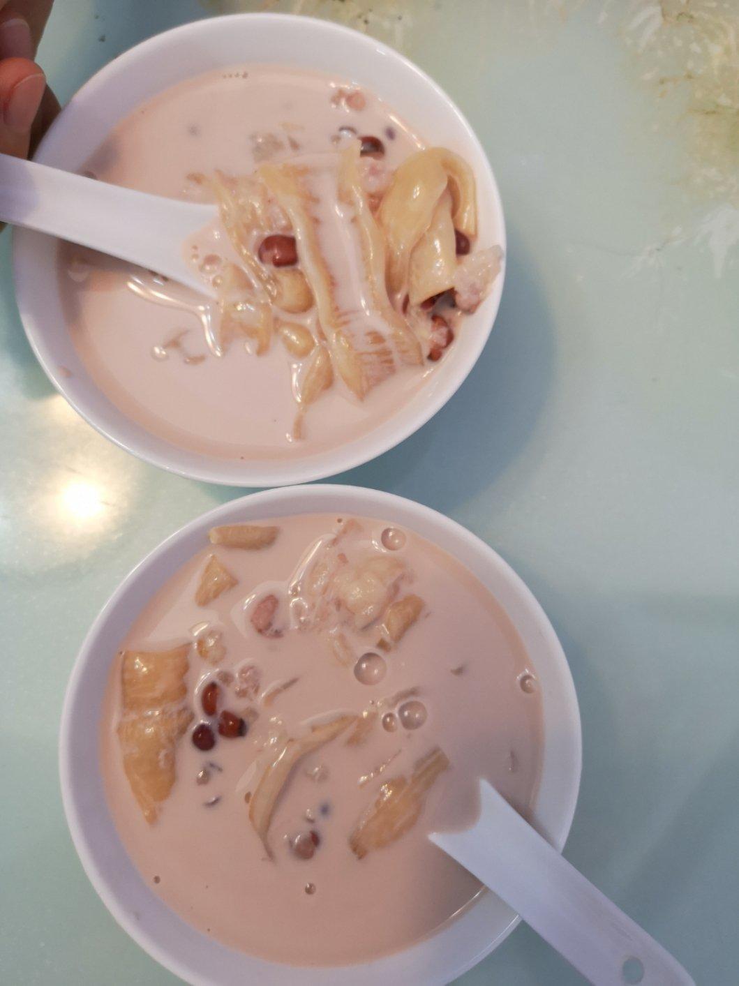 牛奶炖花胶