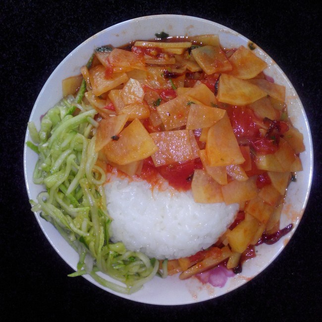 西红柿炒土豆片盖浇饭