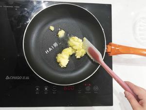 咸蛋黄肉松雪花酥的做法 步骤3