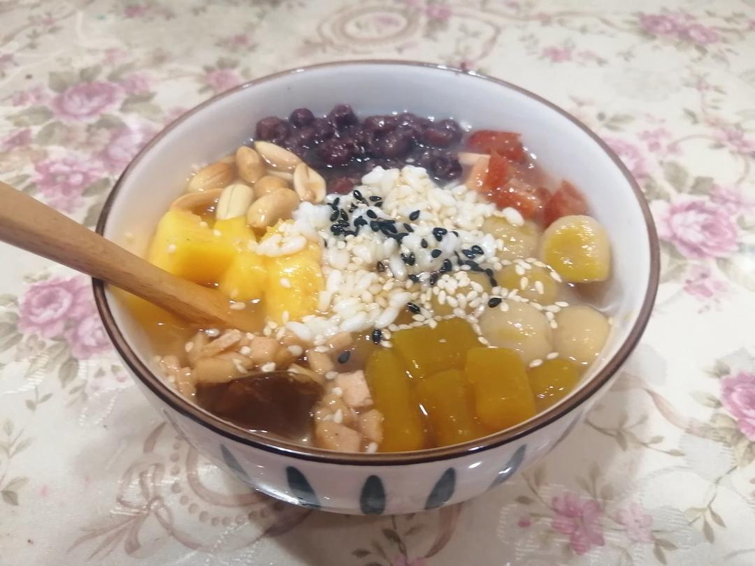 粘稠红糖水(解锁成都名小吃凉糕、冰粉)