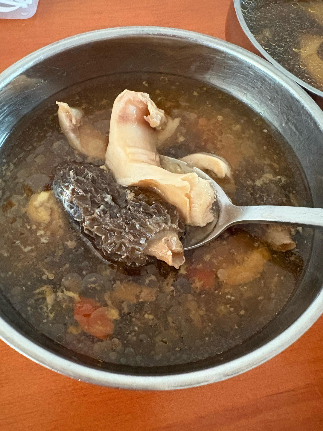鱼胶羊肚菌汤