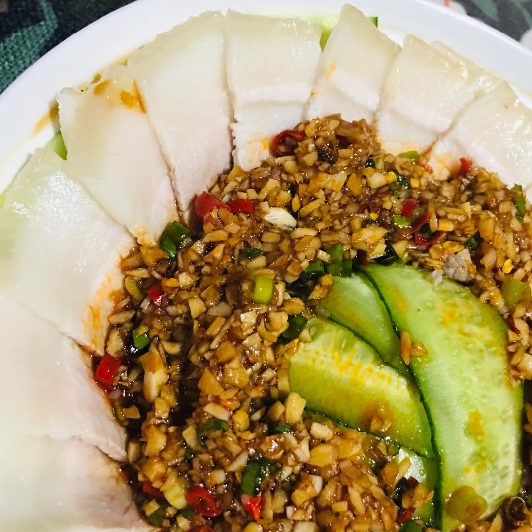 有时候，真的忍不住，搞一盘蒜泥白肉
