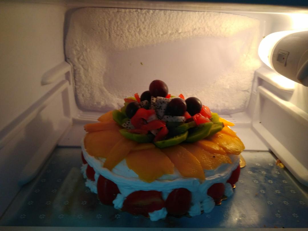 奶油水果装饰蛋糕