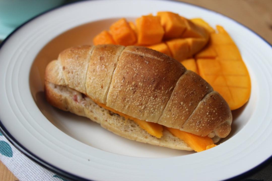 全麦芝麻盐面包