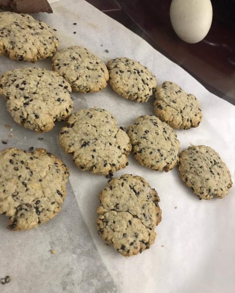 素食:有机燕麦芝麻大饼干