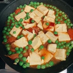 平底锅番茄青豆烧豆腐的做法 步骤5