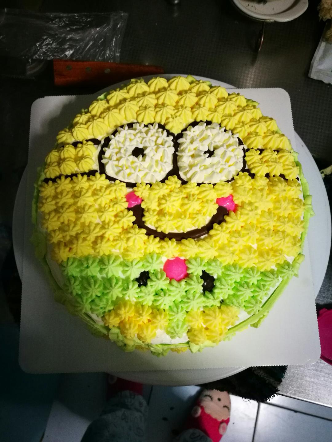 小黄人卡通生日蛋糕（花篮版本8寸）