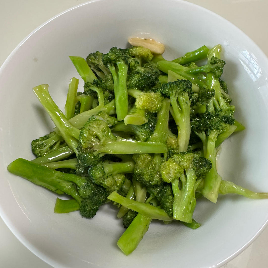 好吃到爆的耗油蒜蓉西兰花(从不修图，喜欢请关注)