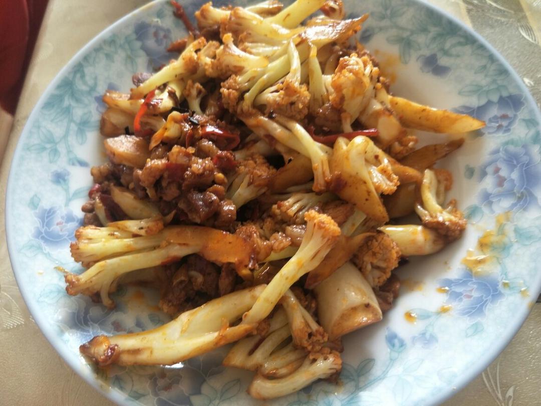 干锅菜花，好不好吃不知道，反正家人经常要我做