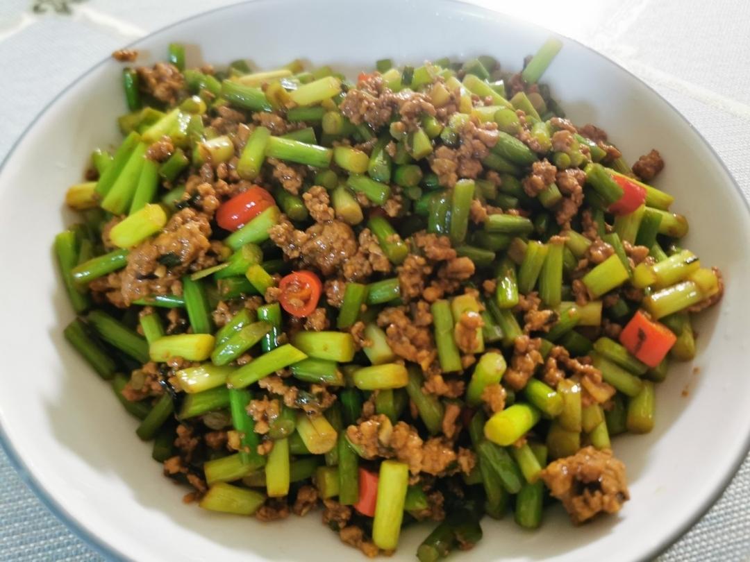蒜苔炒肉末，三碗米饭都不够吃