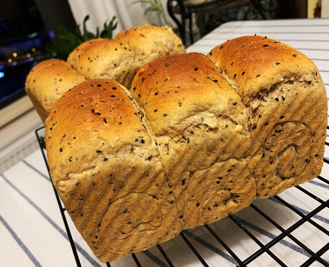 万能全麦吐司配方🍞（含疯狂长个㊙️！黑麦黑糖黑芝麻核桃包为例）