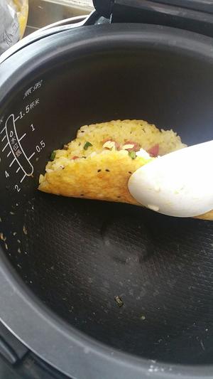 无油鸡蛋锅巴焖饭(电饭锅版)的做法 步骤3