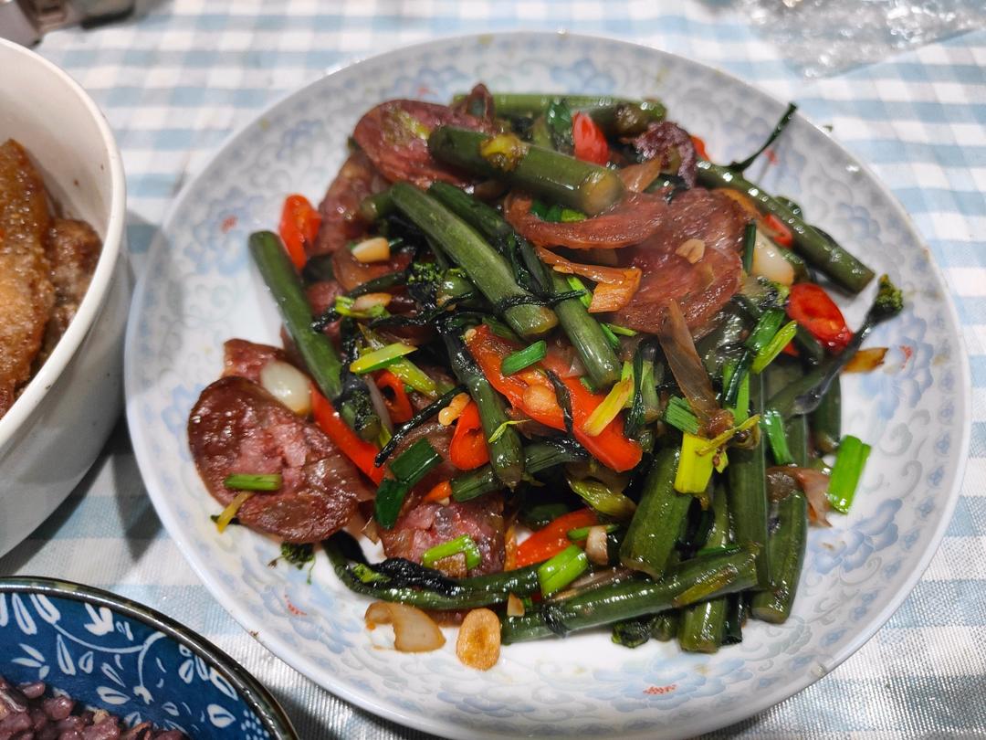 红菜薹炒腊香肠
