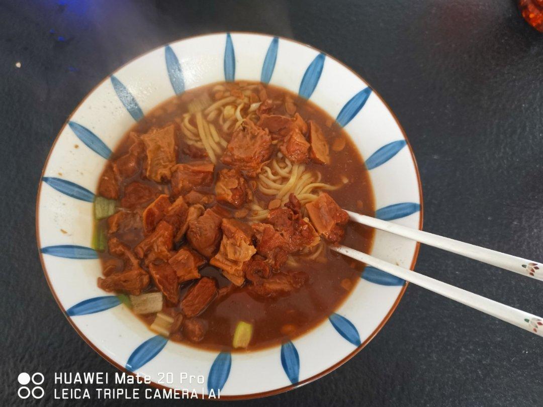 康师傅红烧牛肉面那个味的炖牛肉