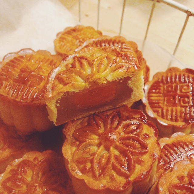 广式月饼——蛋黄莲蓉月饼