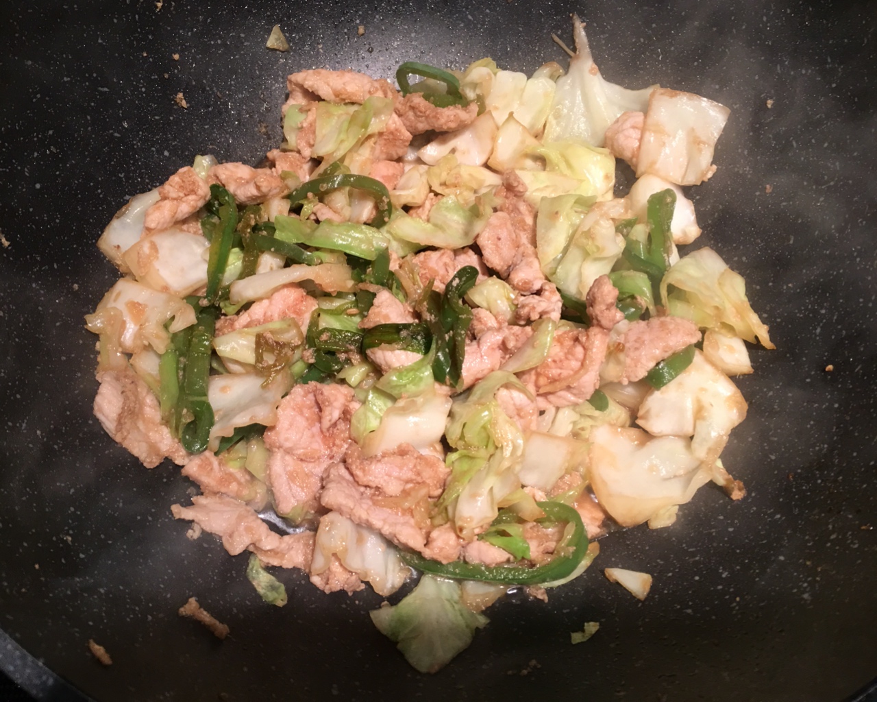 🐷姜烧猪肉炒卷心菜的做法 步骤8