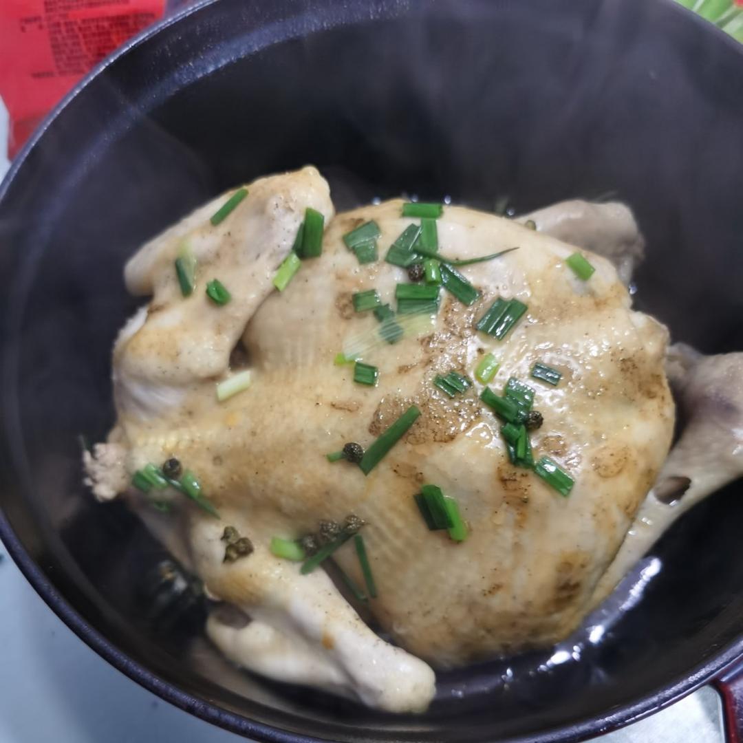 无水葱油童子鸡一一转自微博菜谱（Le Creuset铸铁炖锅）