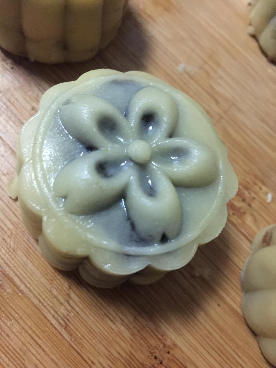 广式月饼—蛋黄莲蓉月饼