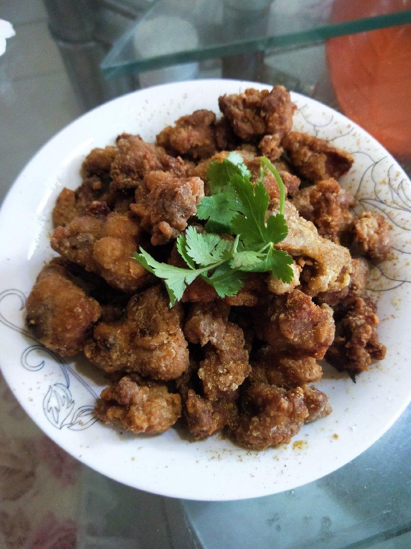 我家排骨从不红烧，加一些大蒜，出锅香喷喷，孩子吃完舔手指