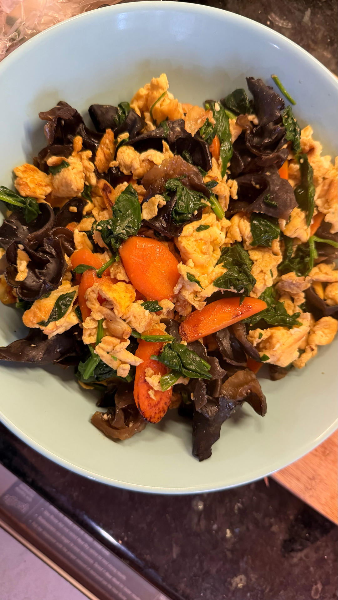 菠菜木耳炒鸡蛋