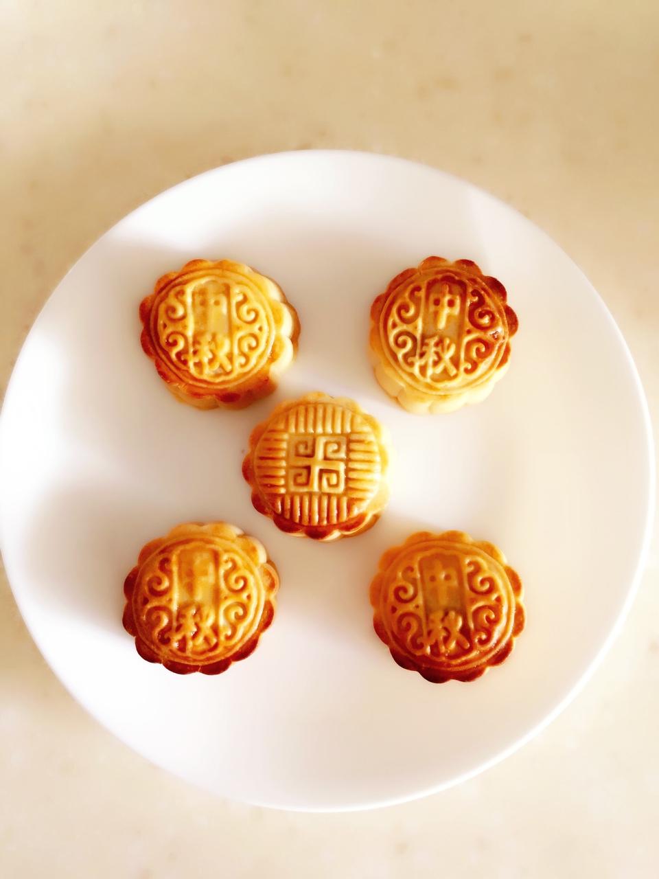 广式月饼—蛋黄莲蓉月饼