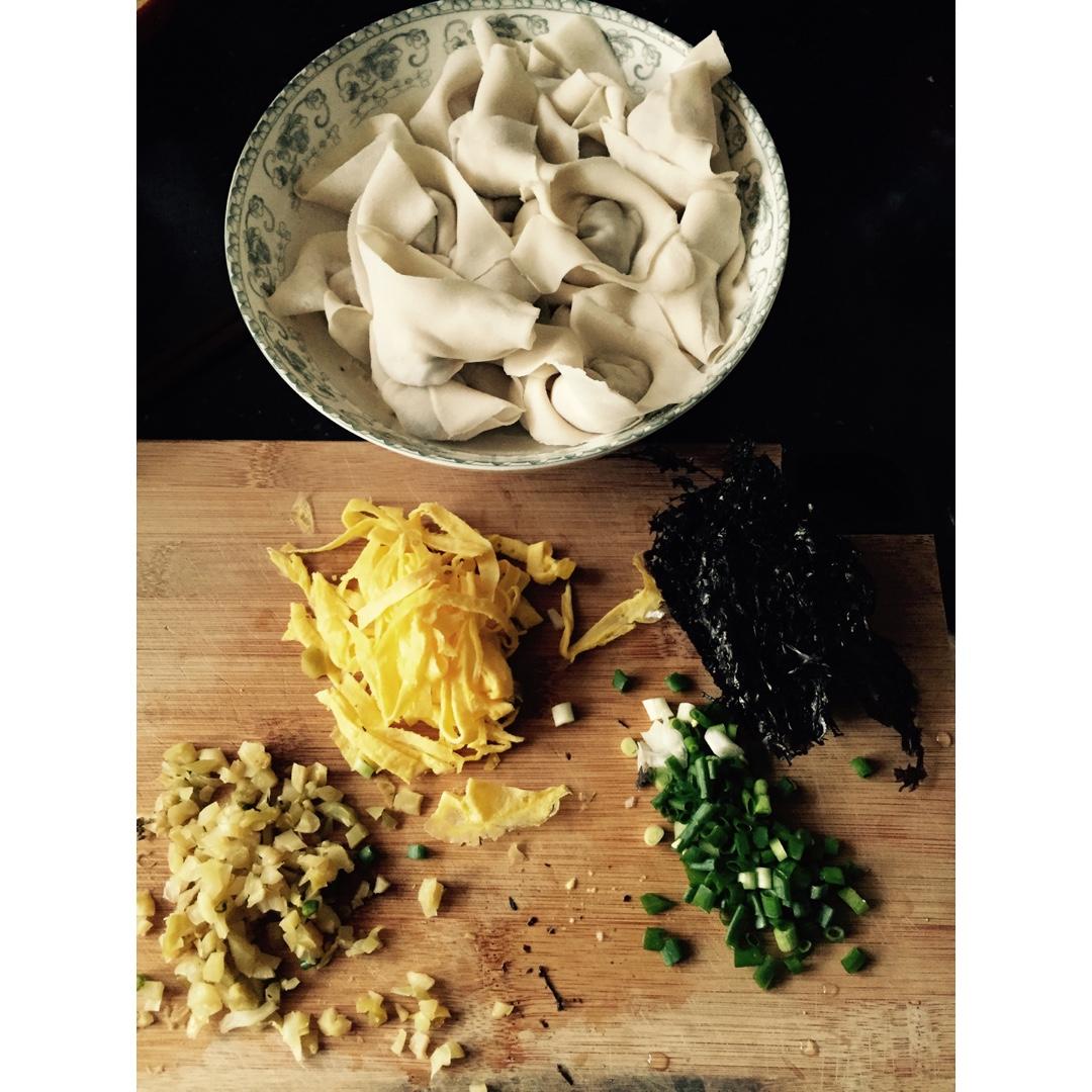 上海荠菜大馄饨