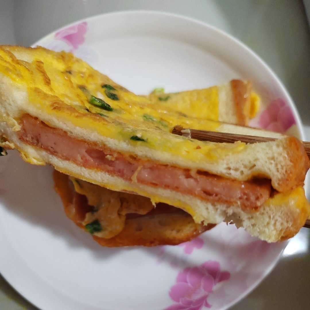 鸡蛋裹吐司—简版三明治的做法