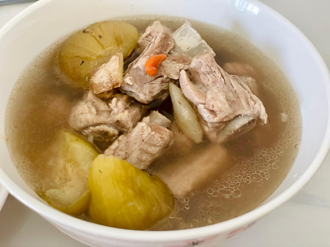 麦冬无花果炖排骨汤（清热润燥，适合秋冬、孩子饮用）