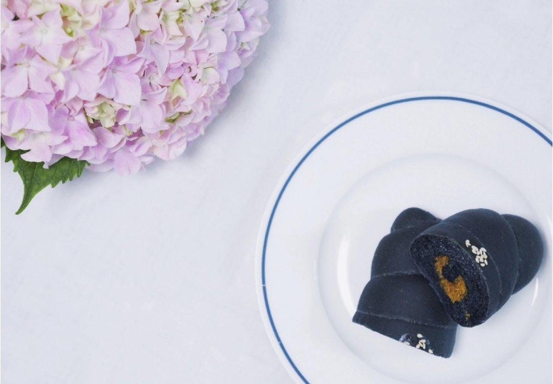 竹炭肉松盐面包