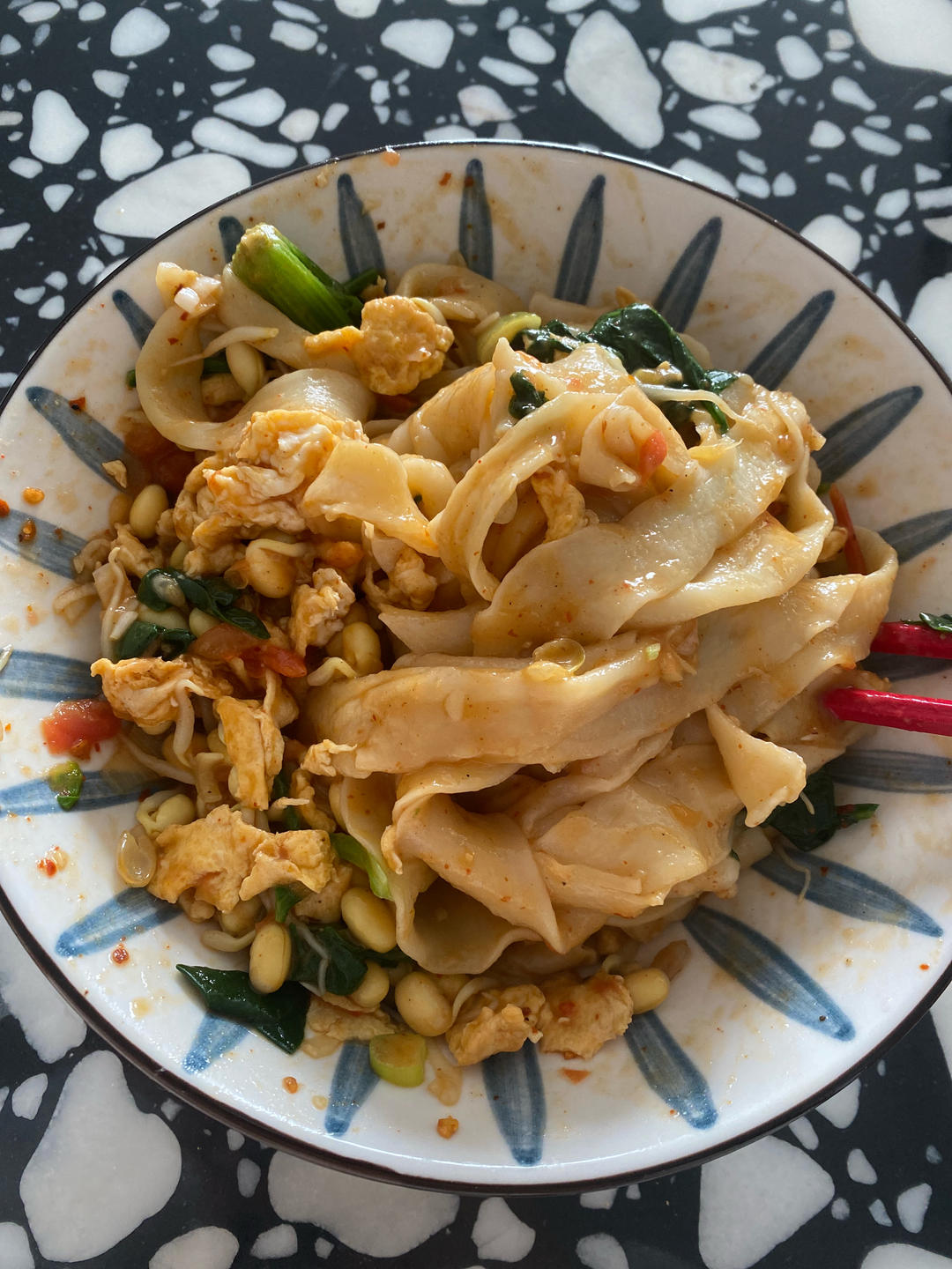 油泼面？西红柿鸡蛋面？臊子面？都有都有！三合一 棍棍面