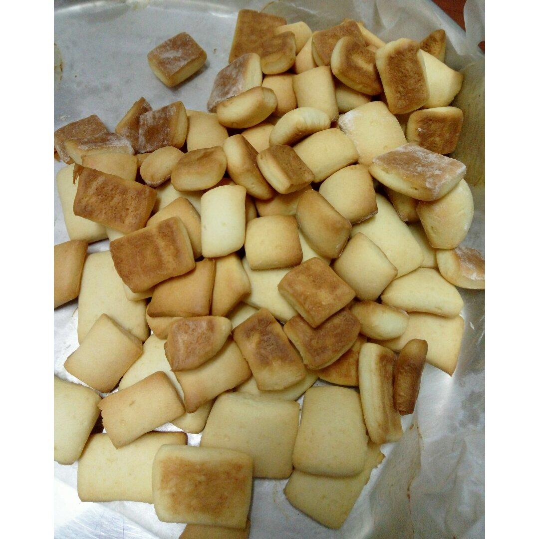 牛奶方块小饼干